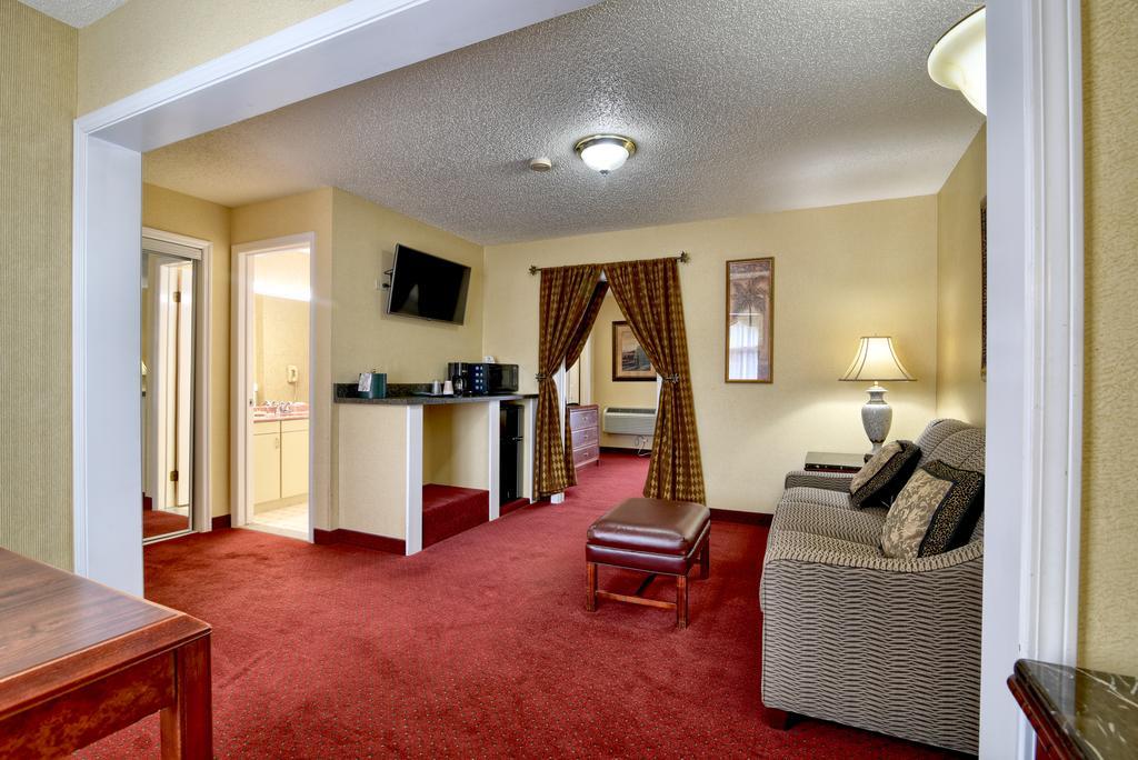 Roosevelt Inn & Suites Saratoga Springs Ballston Spa Екстер'єр фото